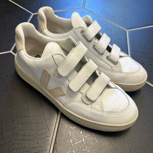 Veja size 7 white sneakers